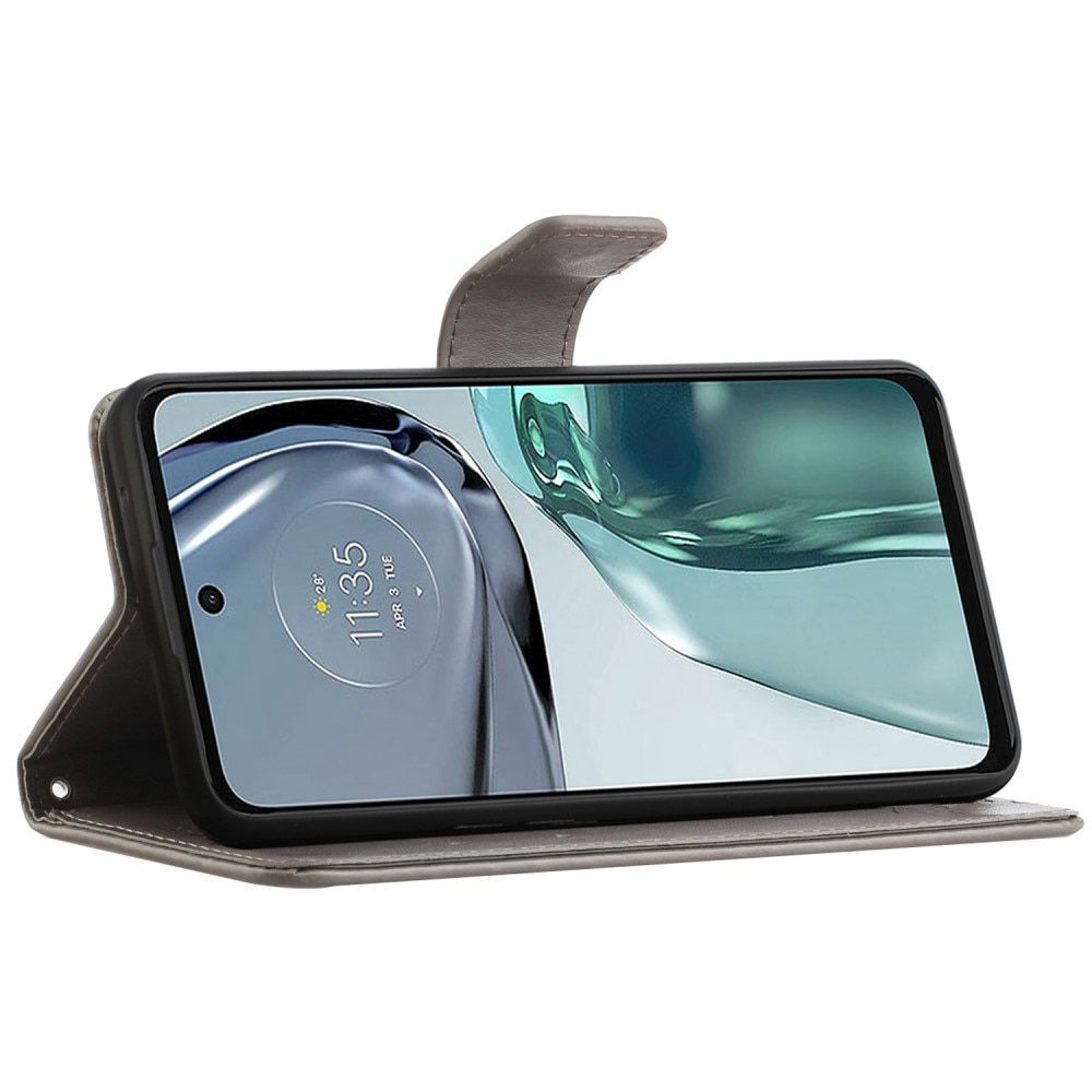 Motorola Moto G62 Mobilfodral med fjärilar, grå